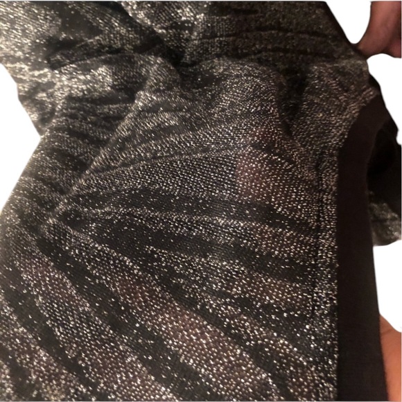 Jennifer Lopez size OX black & silver semi sheer 3/4 sleeve top - Picture 8 of 9